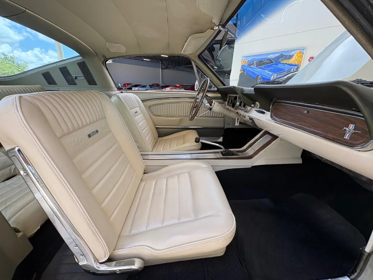 Vehicle photo 38