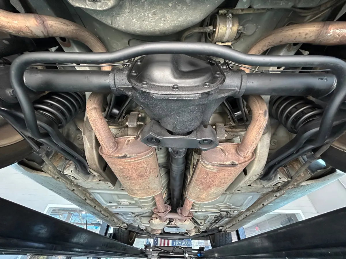 Vehicle photo 29