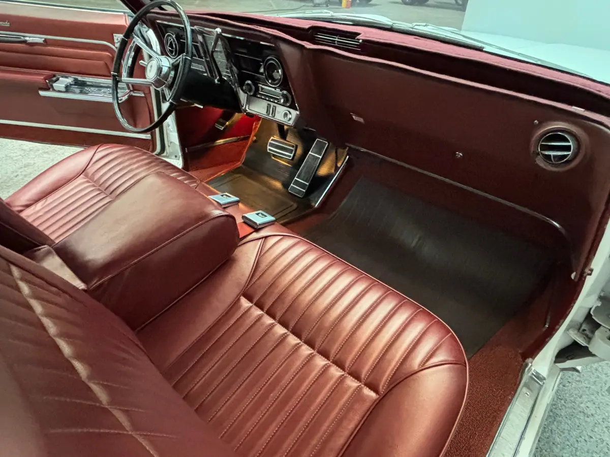 Vehicle photo 26