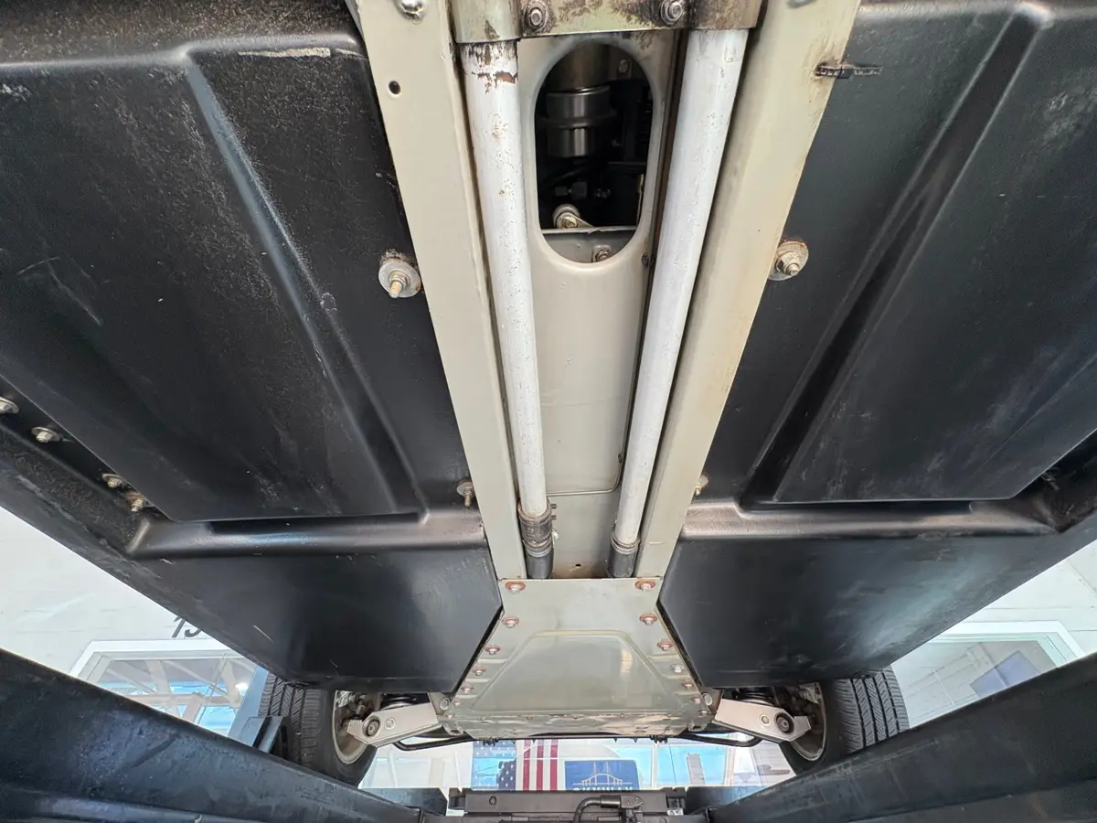 Vehicle photo 56