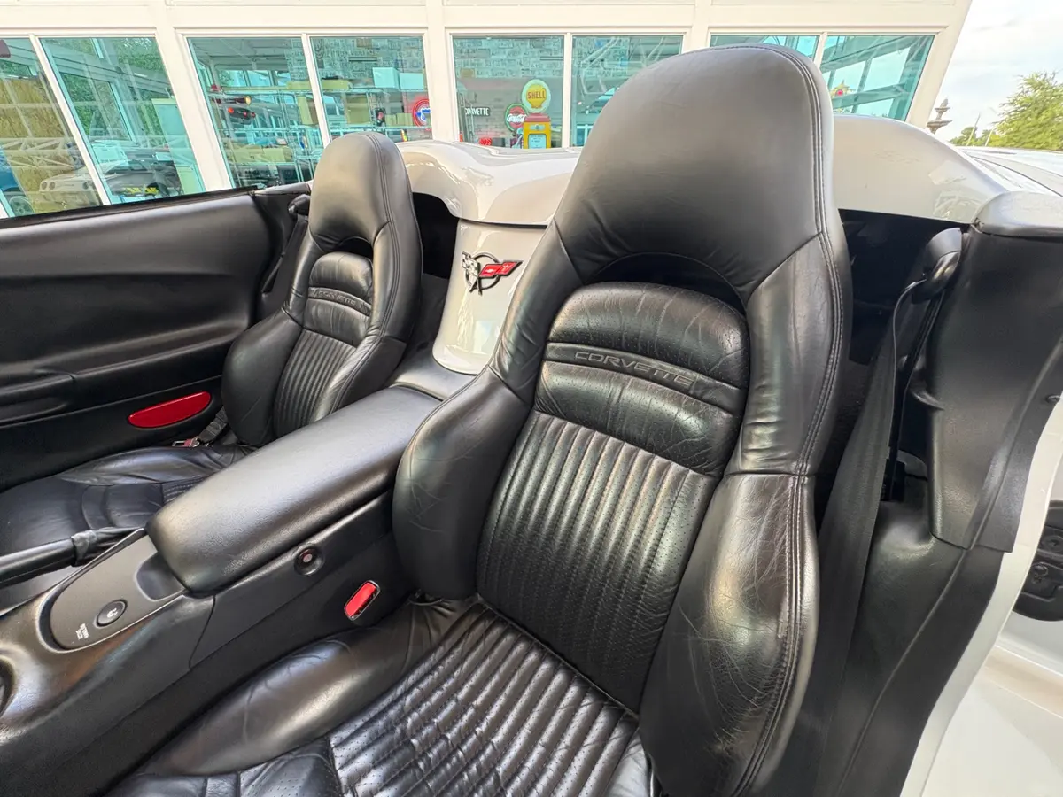 Vehicle photo 38
