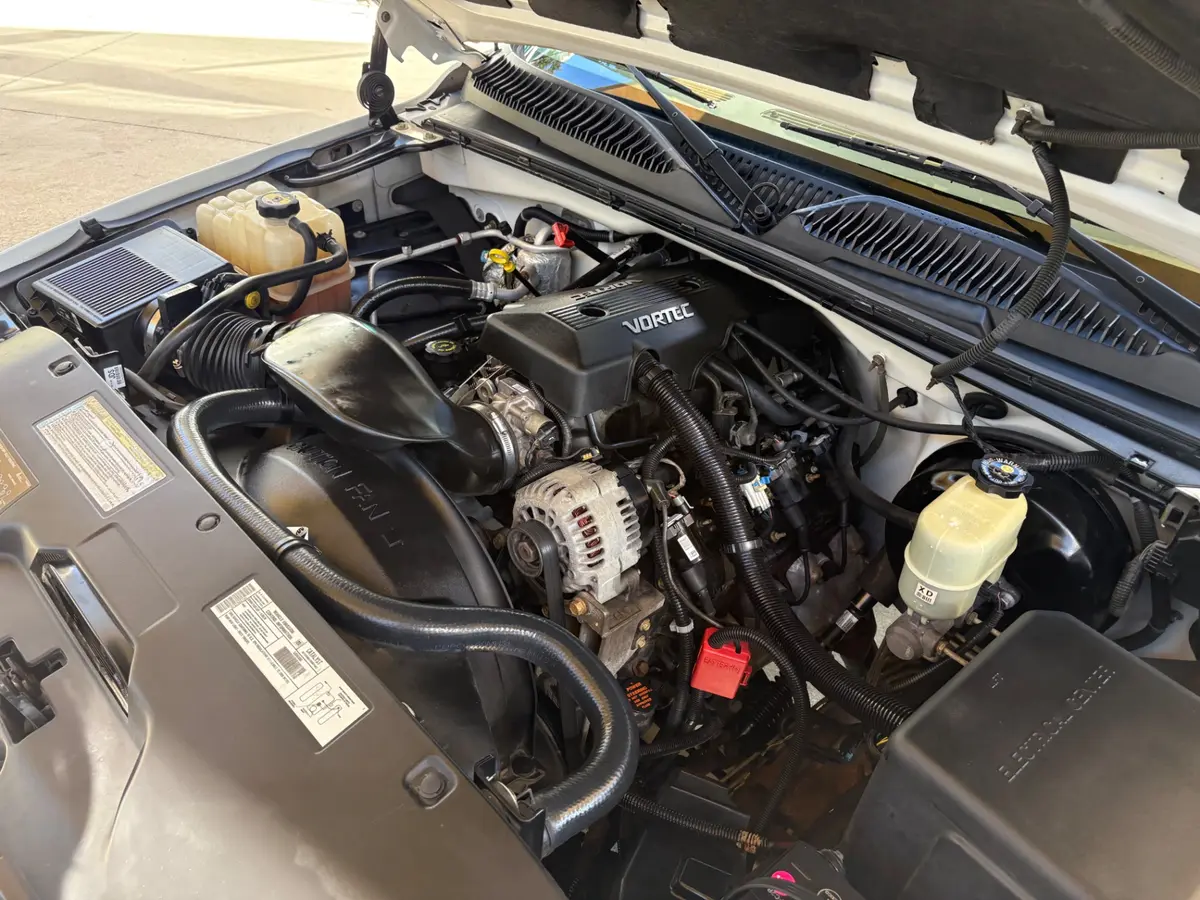 Vehicle photo 30