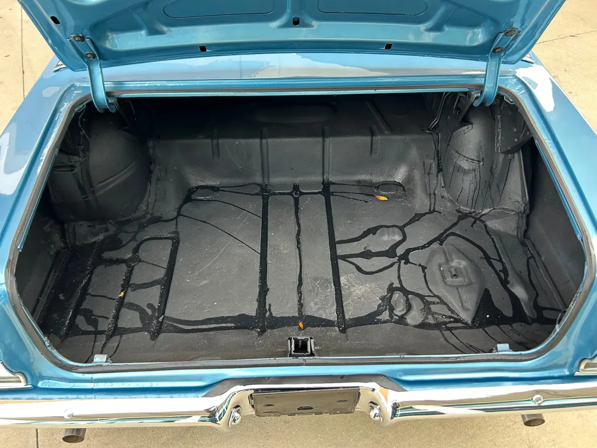 Vehicle photo 14