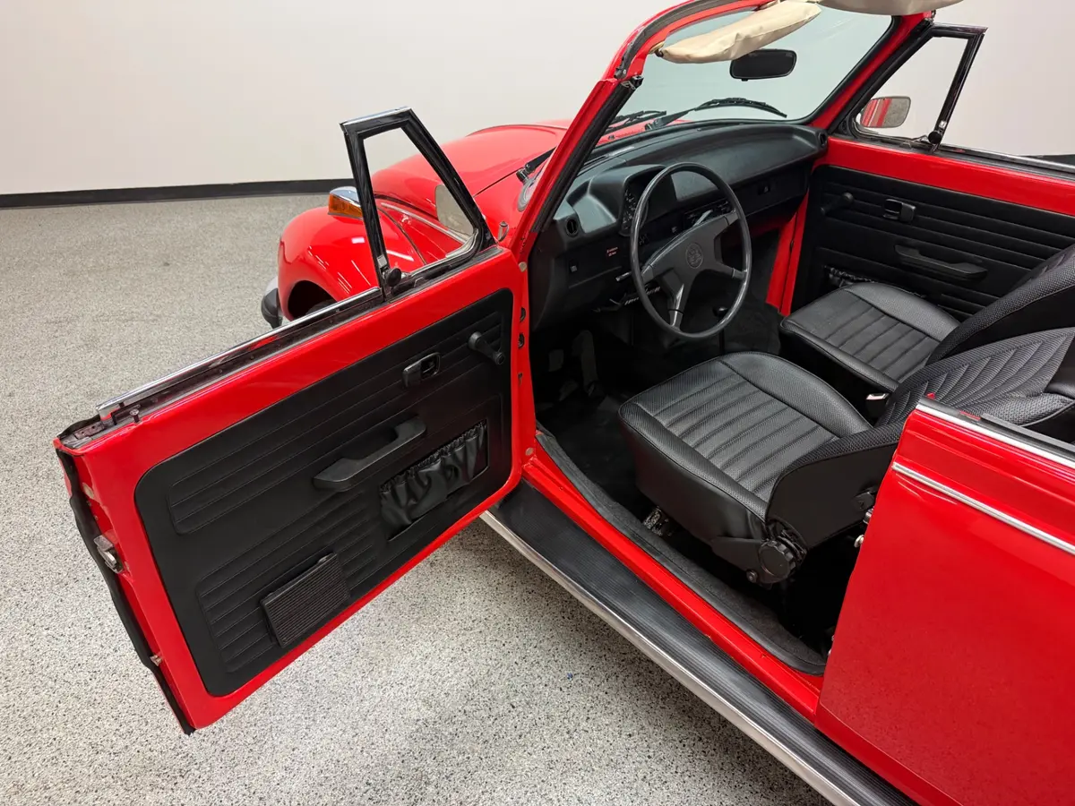 Vehicle photo 19