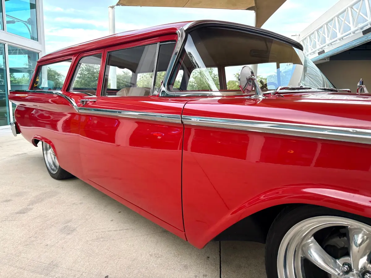 Vehicle photo 18