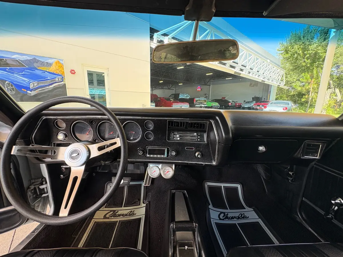 Vehicle photo 42