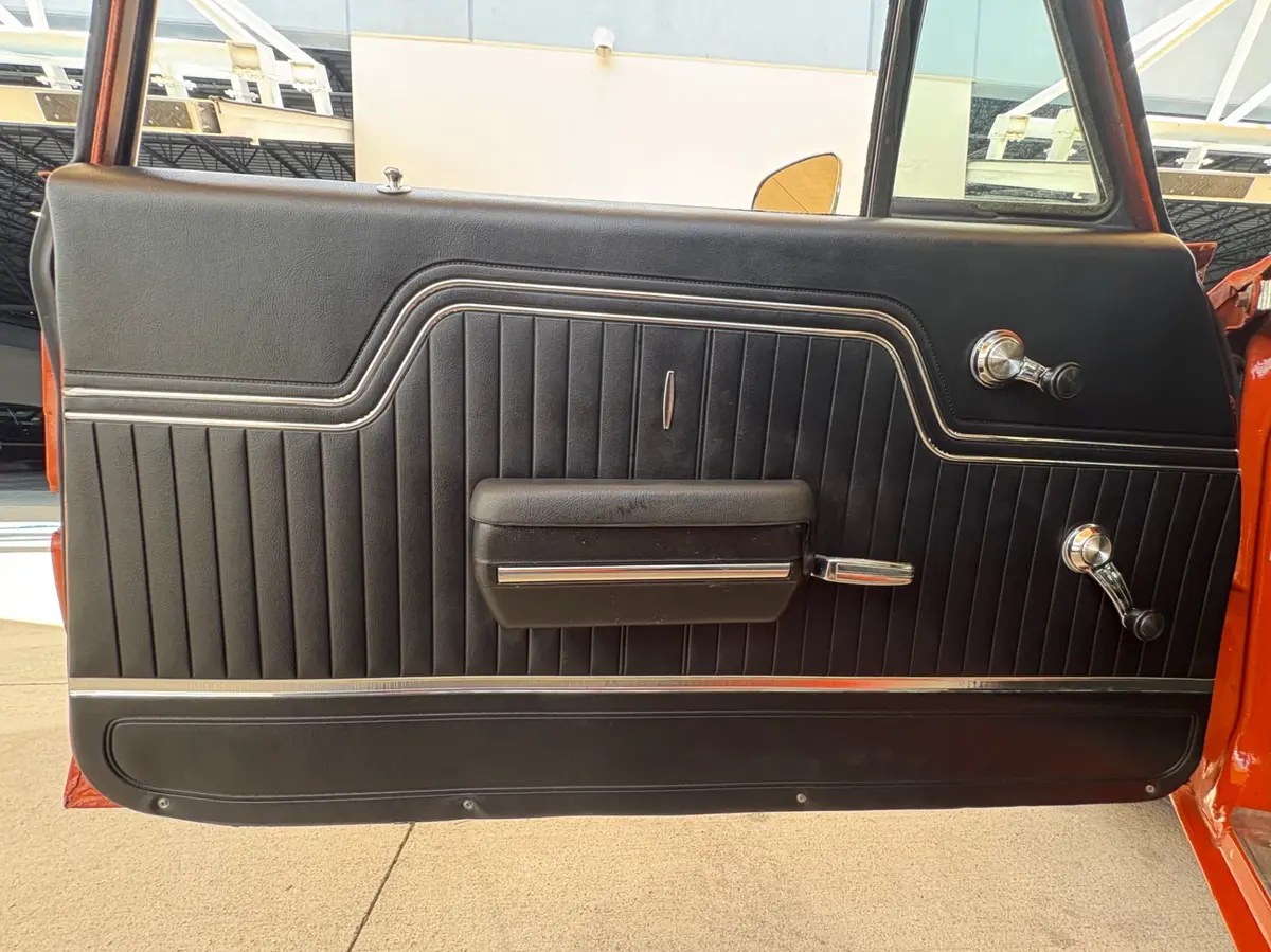 Vehicle photo 31