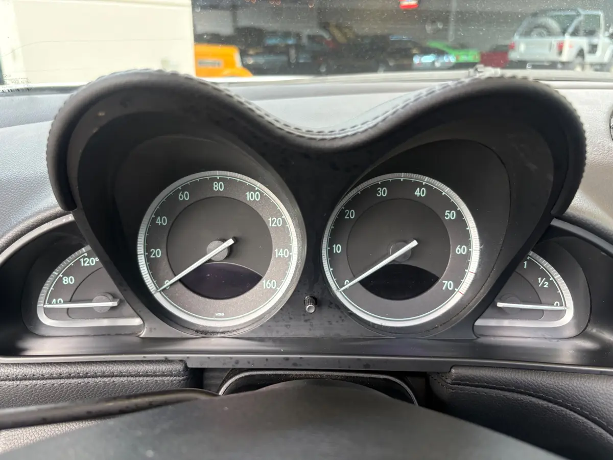 Vehicle photo 43