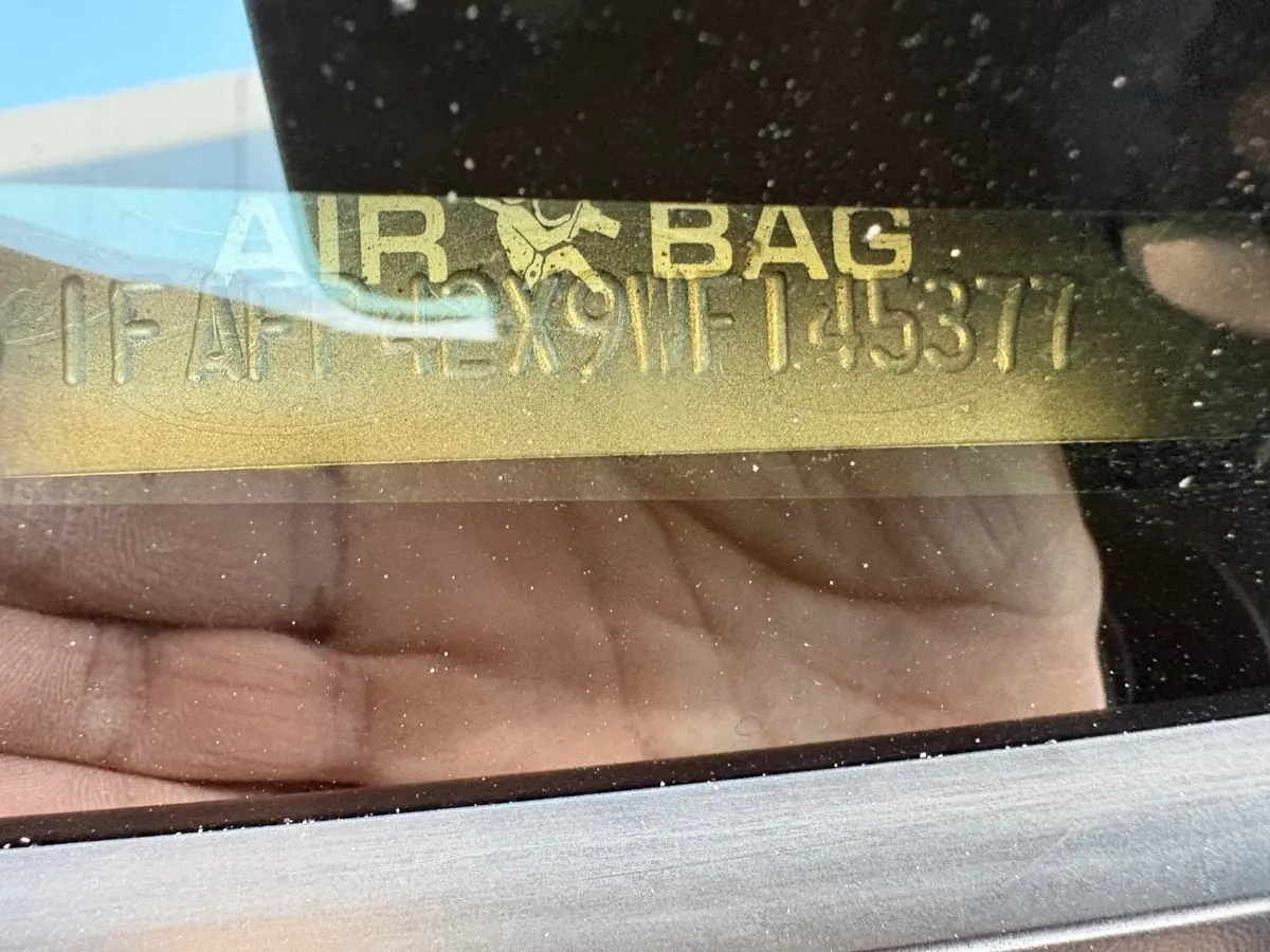 Vehicle photo 23