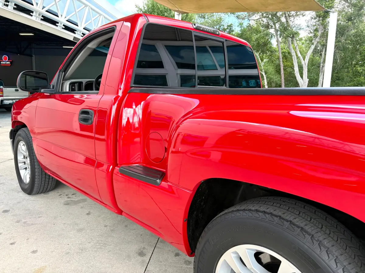 Vehicle photo 14