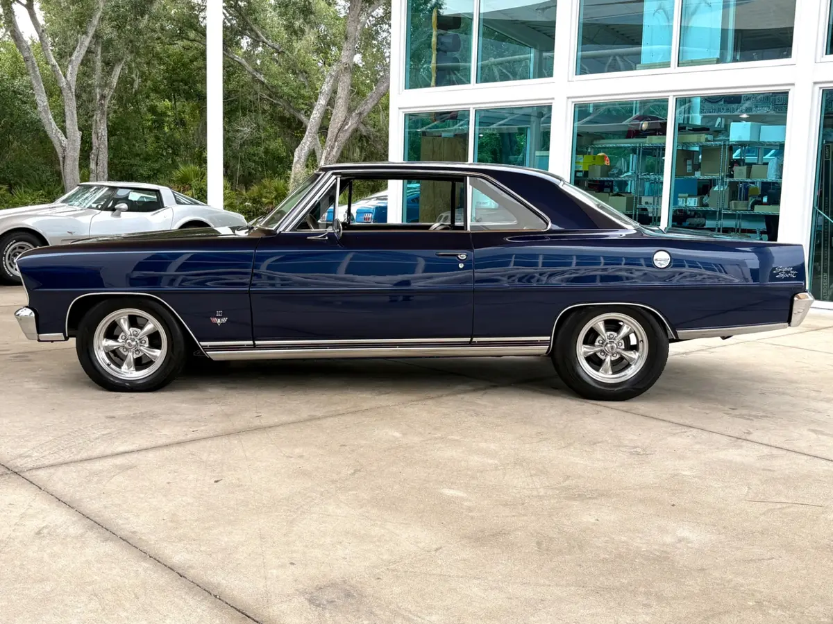 Vehicle photo 10