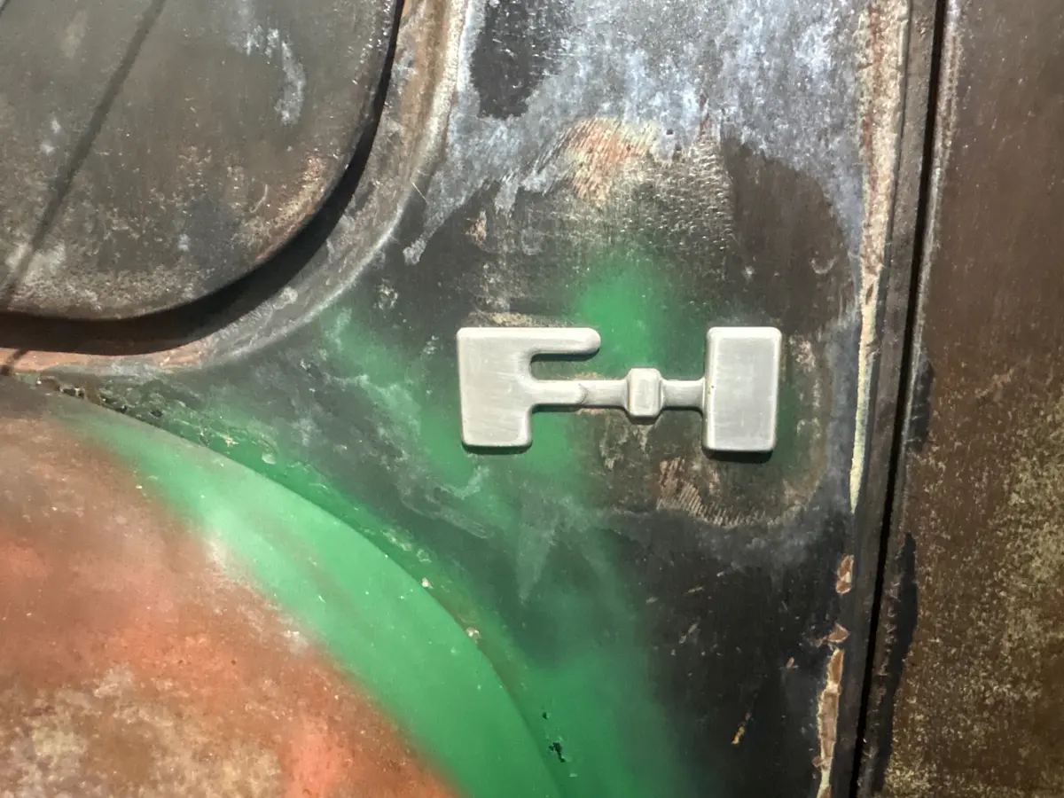 Vehicle photo 23