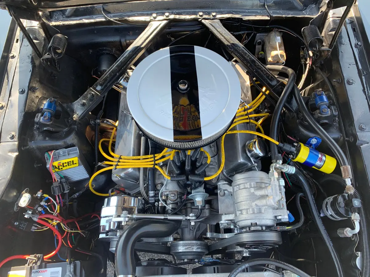 Vehicle photo 11