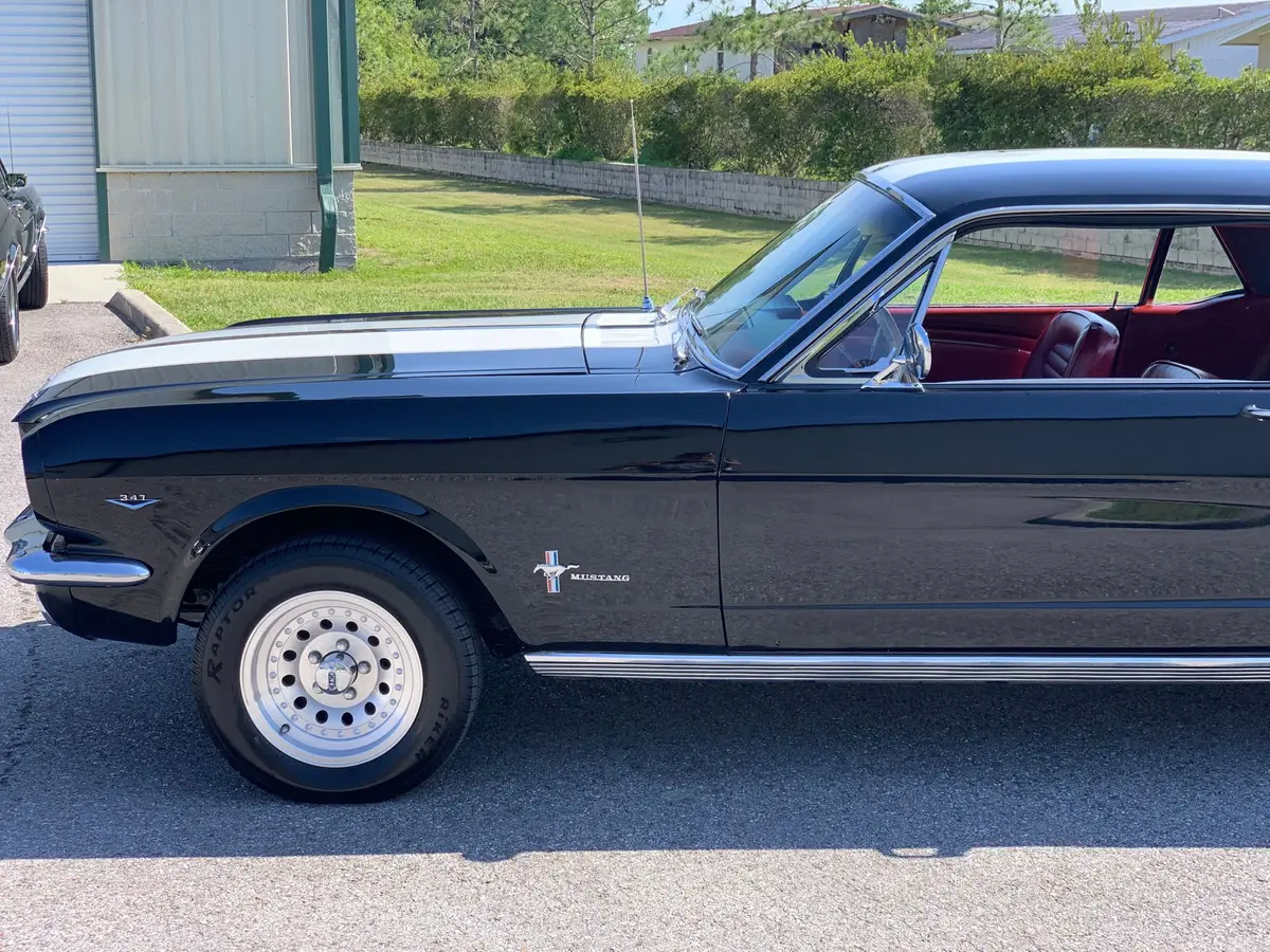 Vehicle photo 13