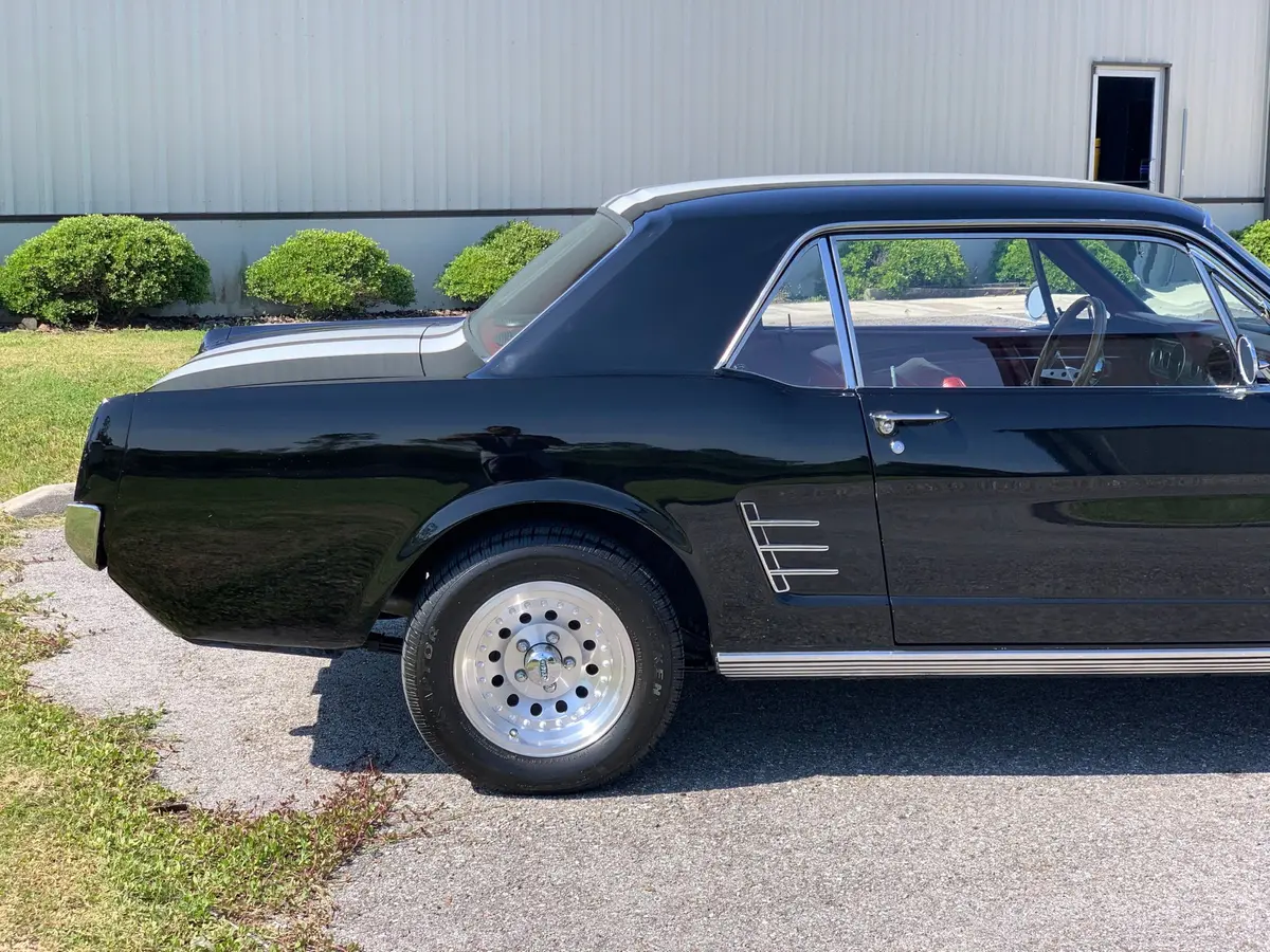 Vehicle photo 16