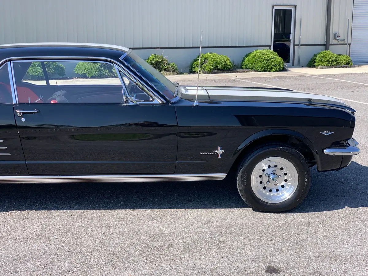 Vehicle photo 17