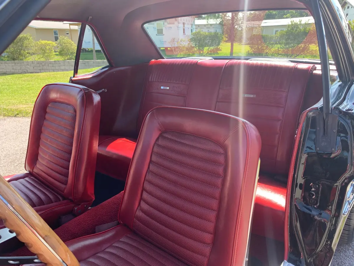 Vehicle photo 19
