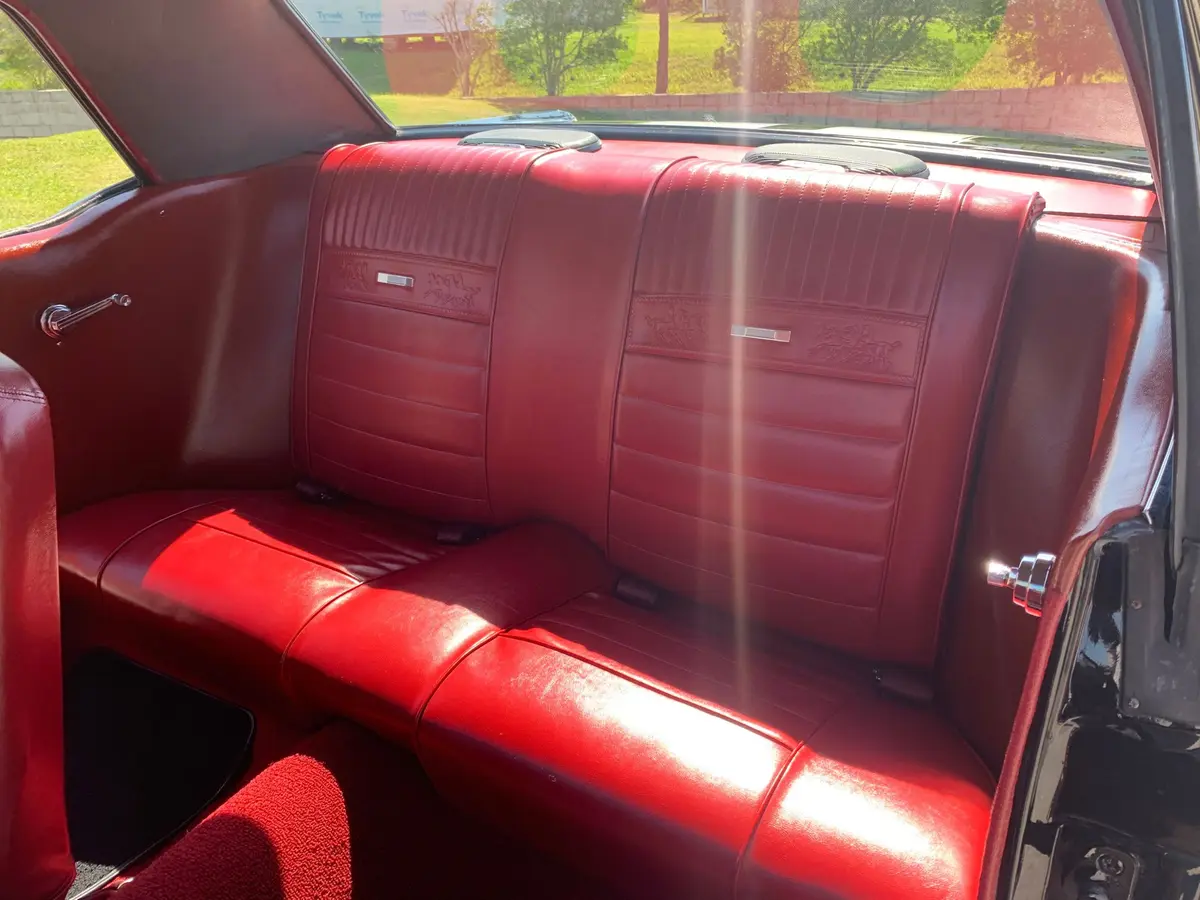 Vehicle photo 20