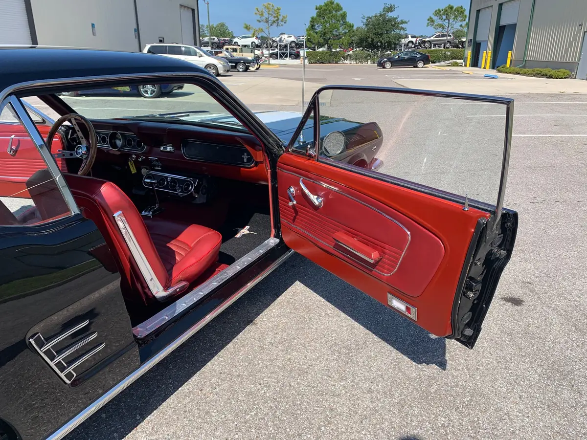 Vehicle photo 21