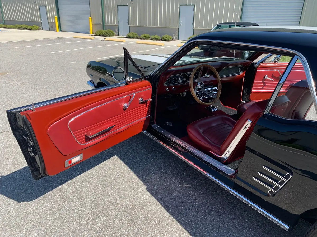 Vehicle photo 22
