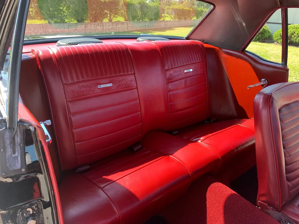 Vehicle photo 25
