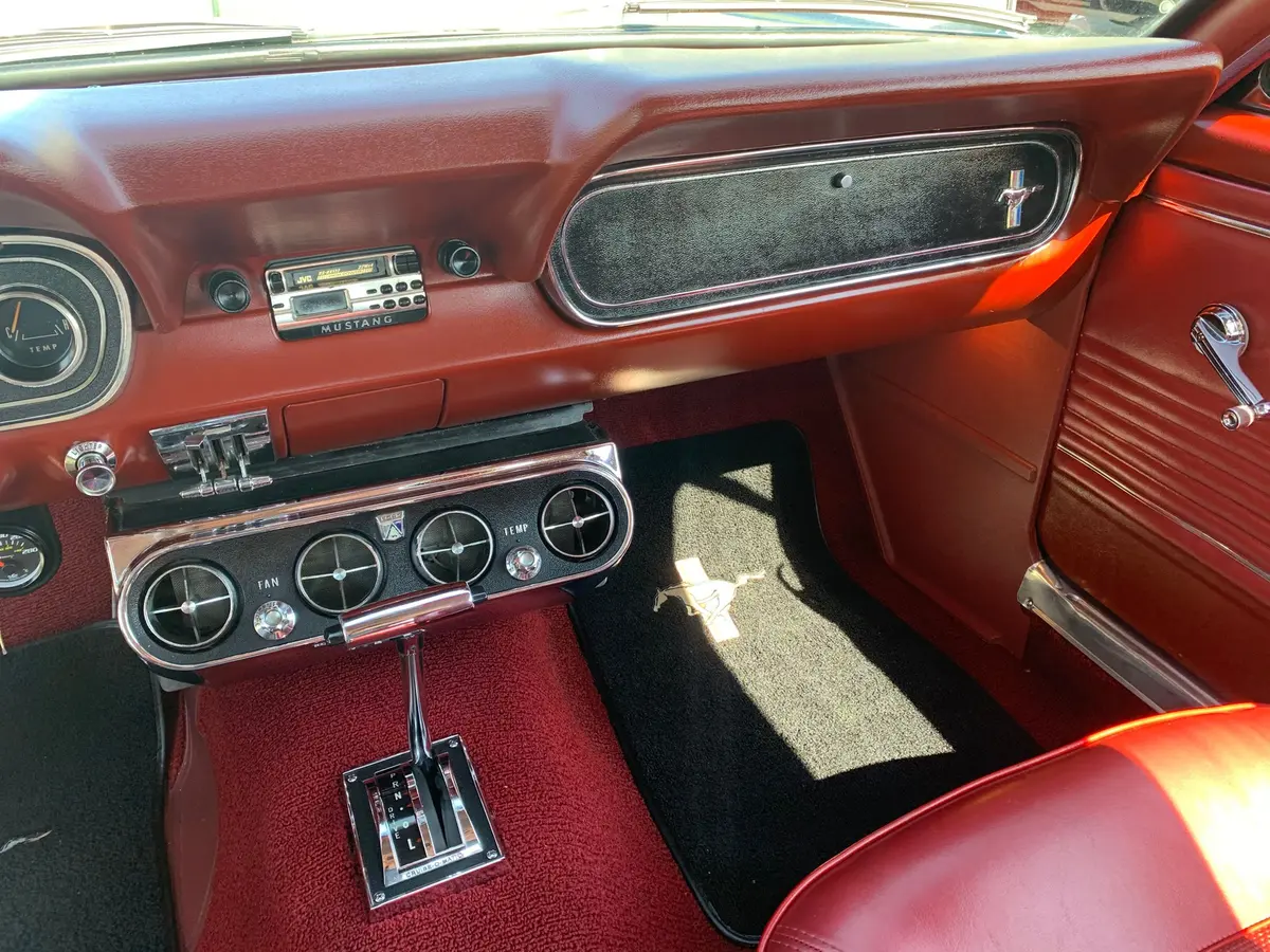 Vehicle photo 26