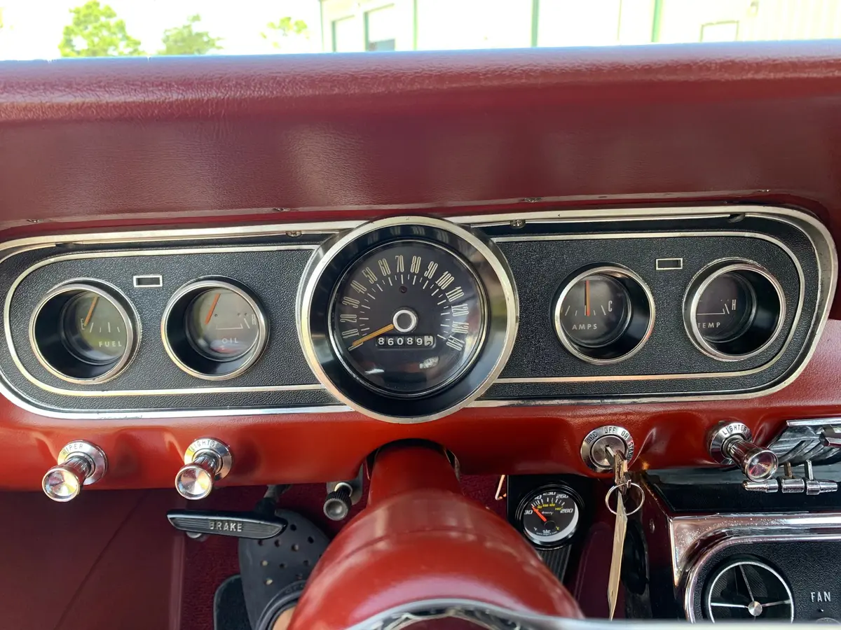 Vehicle photo 27