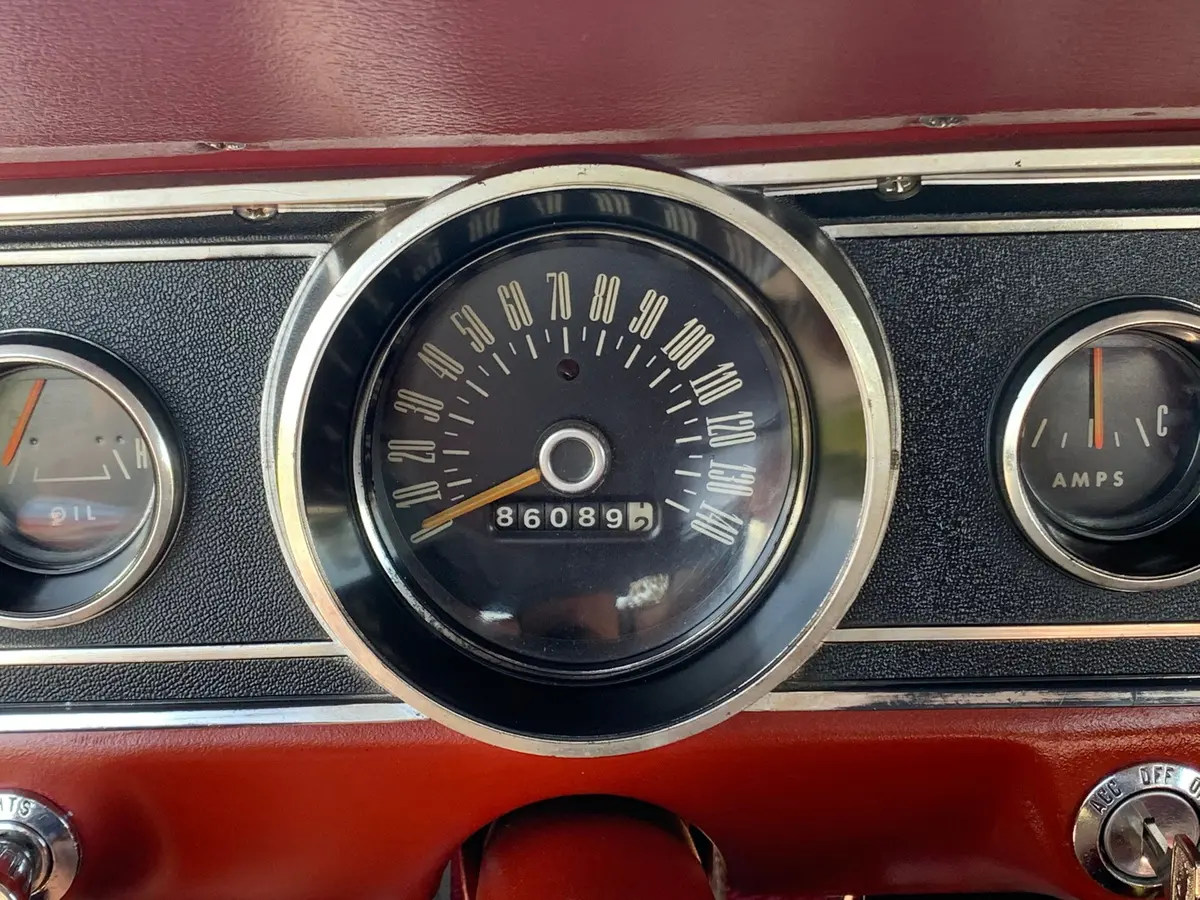 Vehicle photo 28