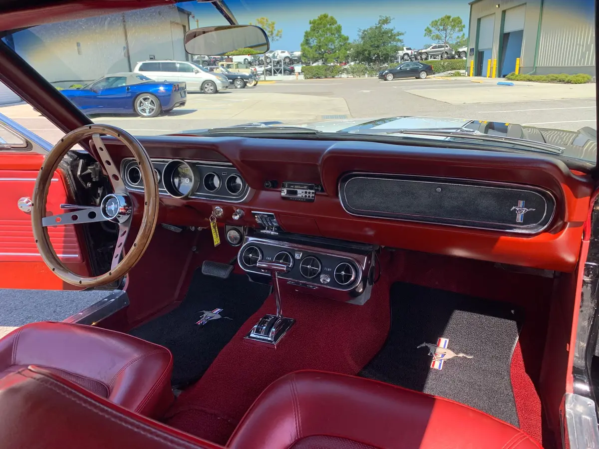 Vehicle photo 29