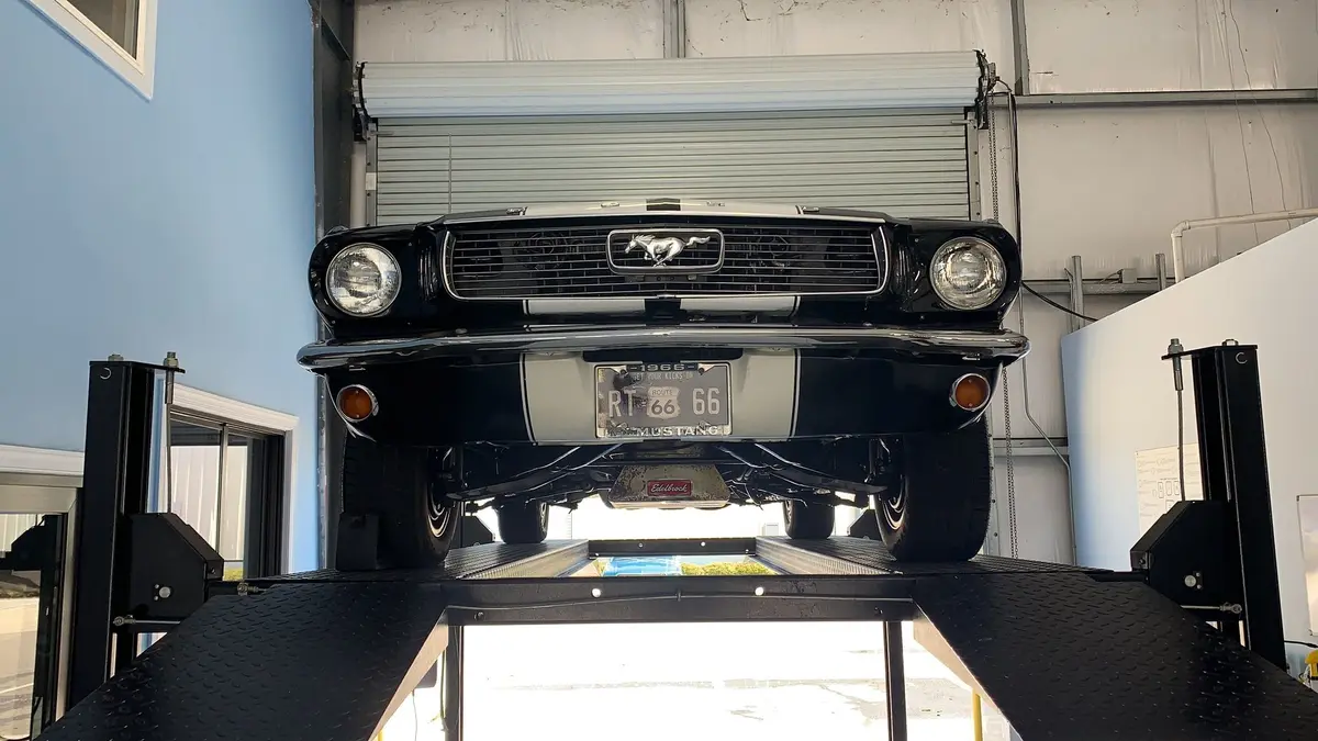 Vehicle photo 30