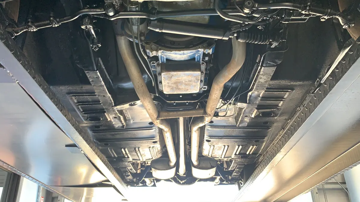 Vehicle photo 33