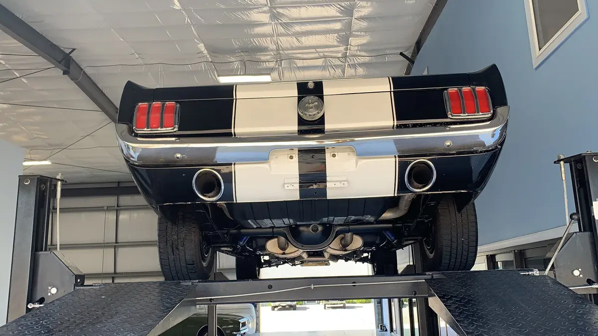 Vehicle photo 34
