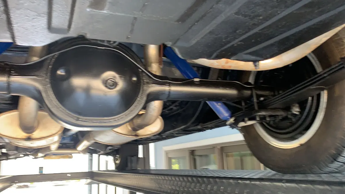 Vehicle photo 37