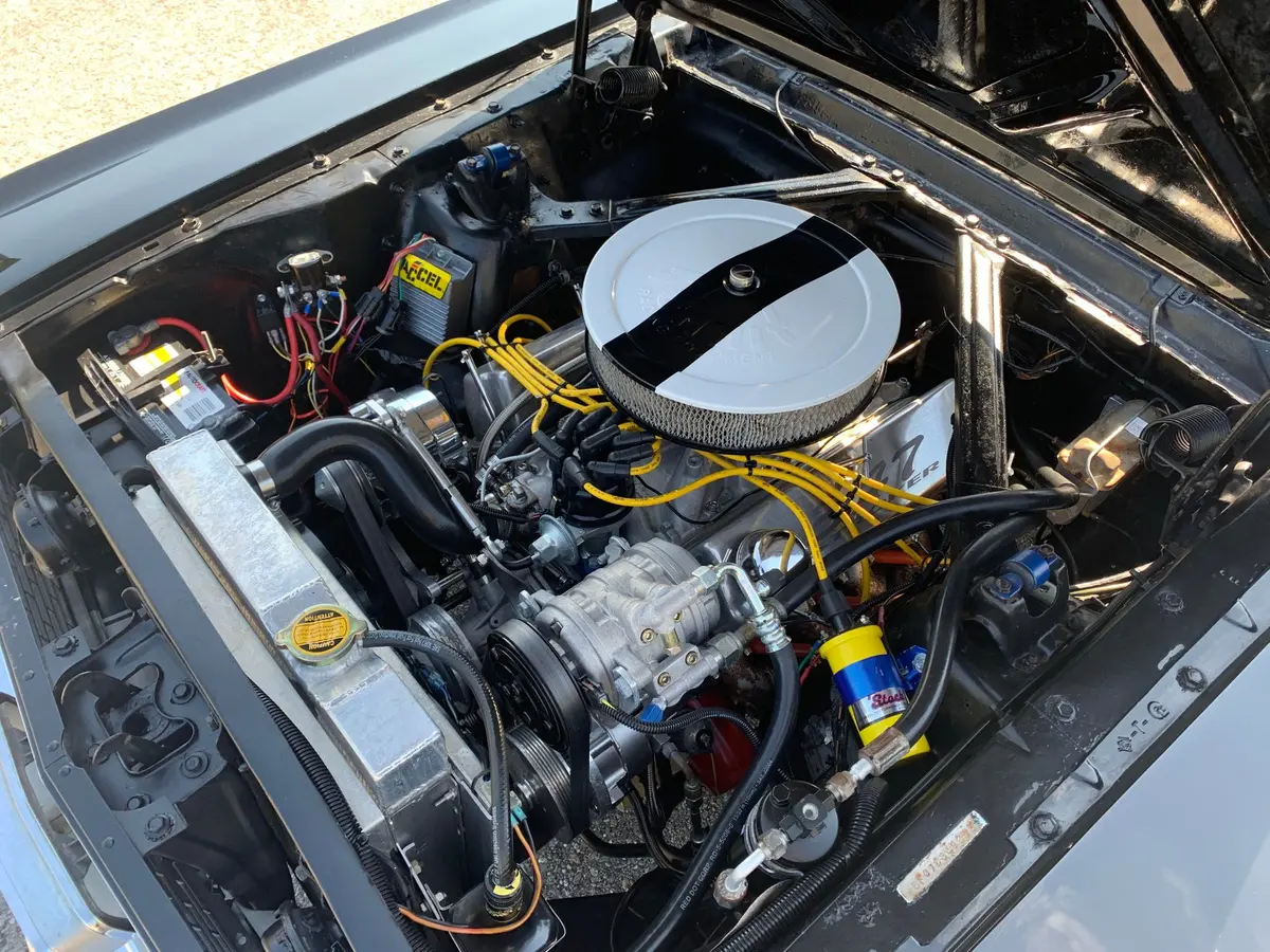 Vehicle photo 10