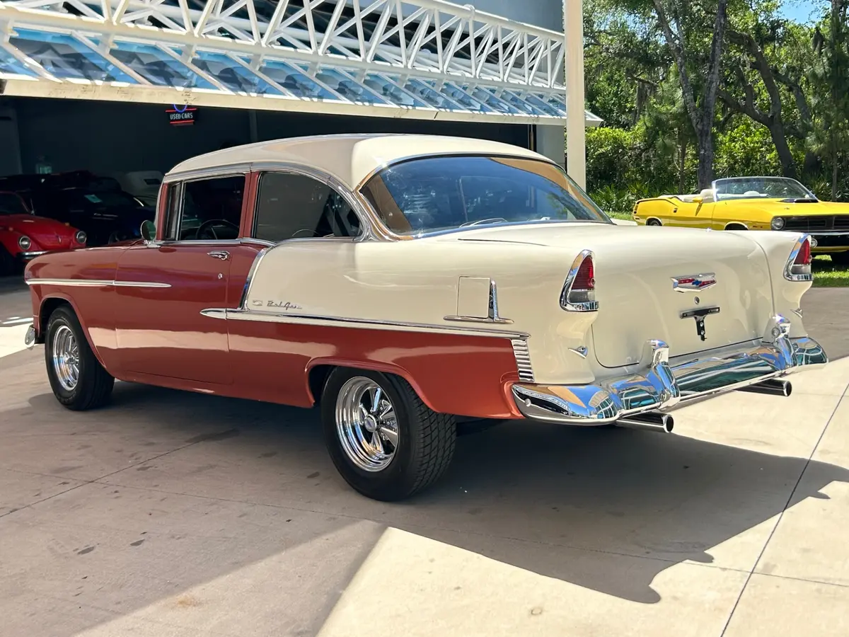 Vehicle photo 10