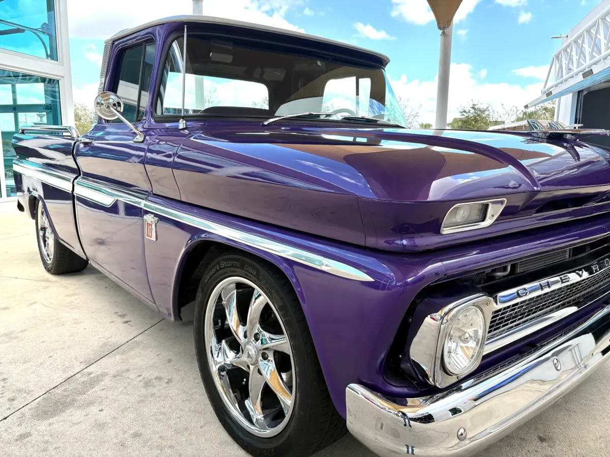 Vehicle photo 19