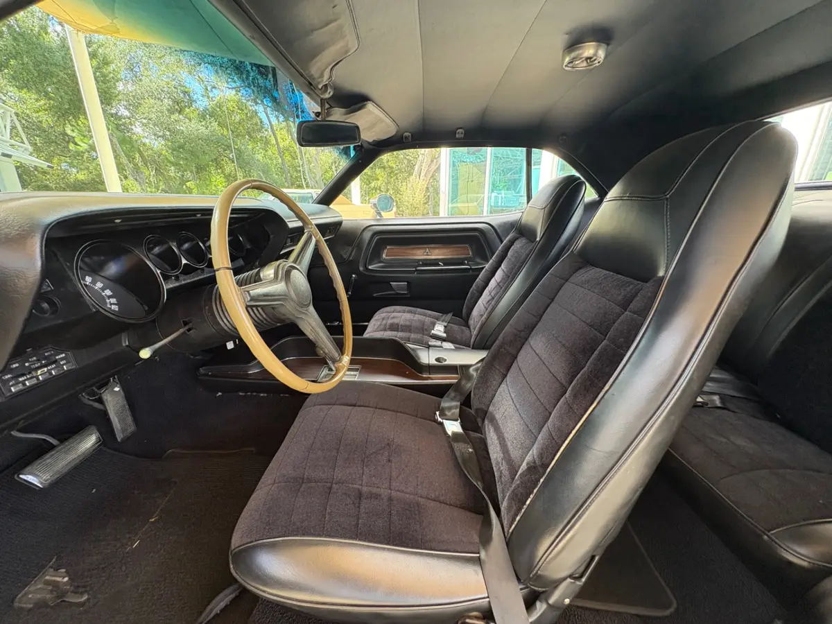 Vehicle photo 31