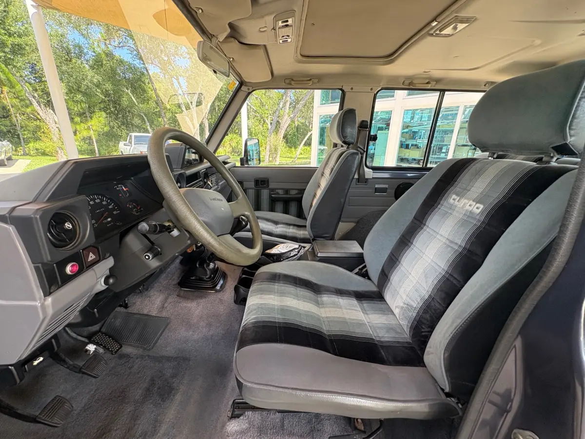 Vehicle photo 34
