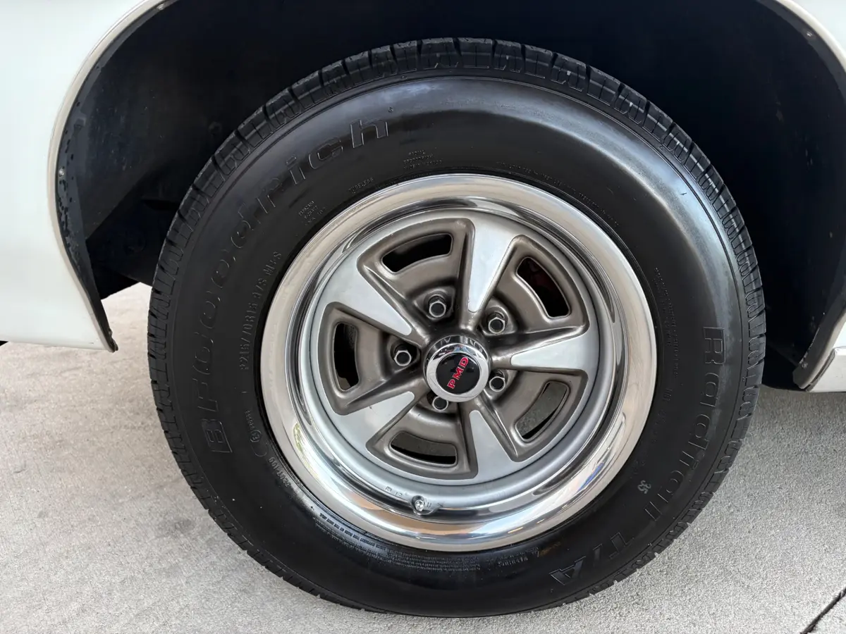 Vehicle photo 21