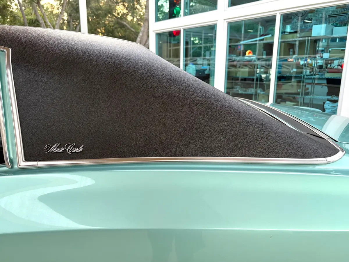 Vehicle photo 11