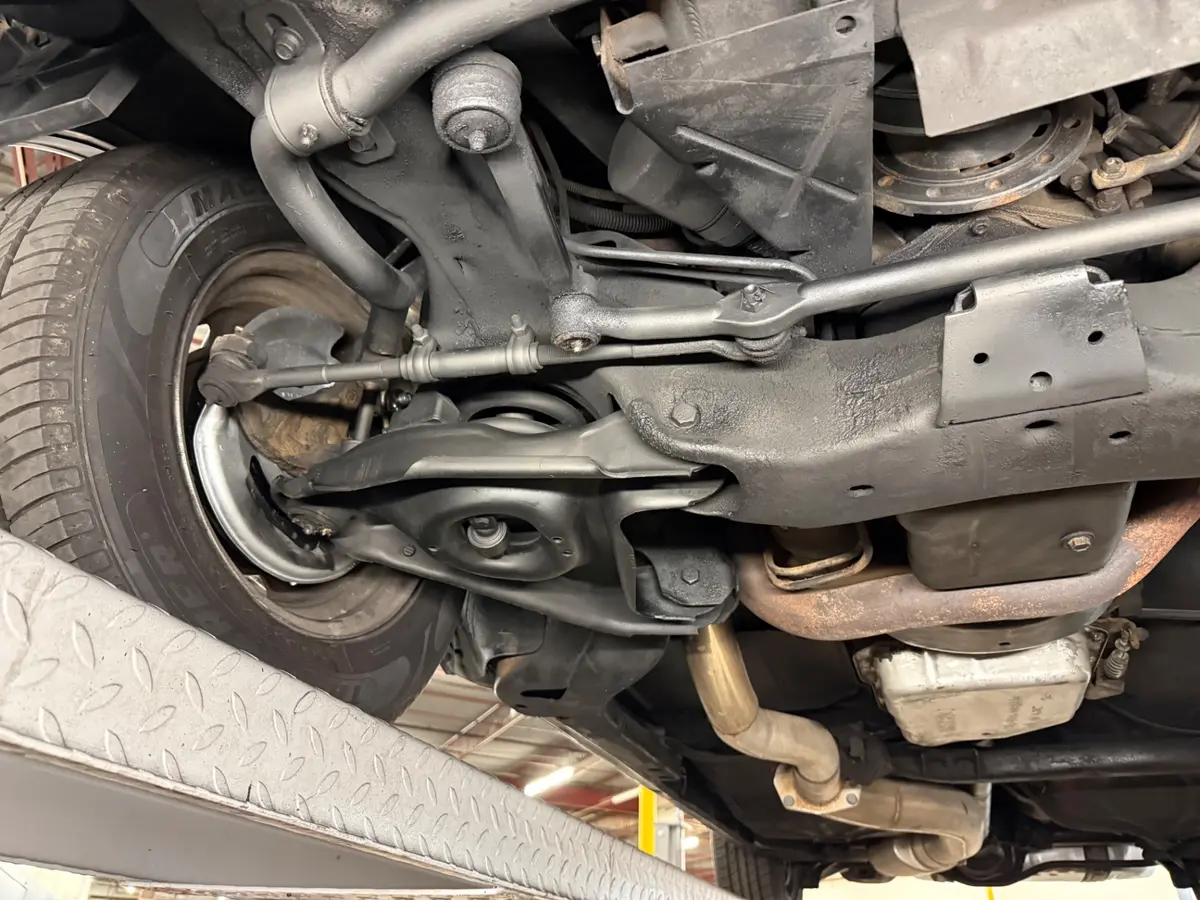 Vehicle photo 34