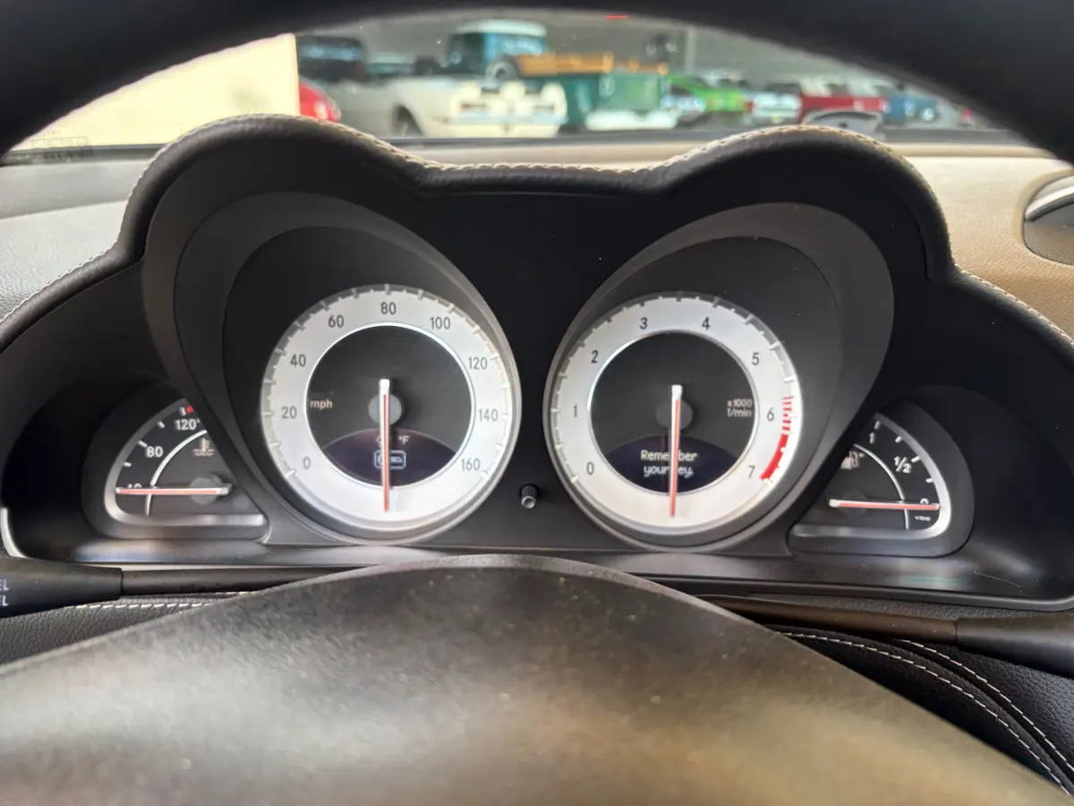 Vehicle photo 43