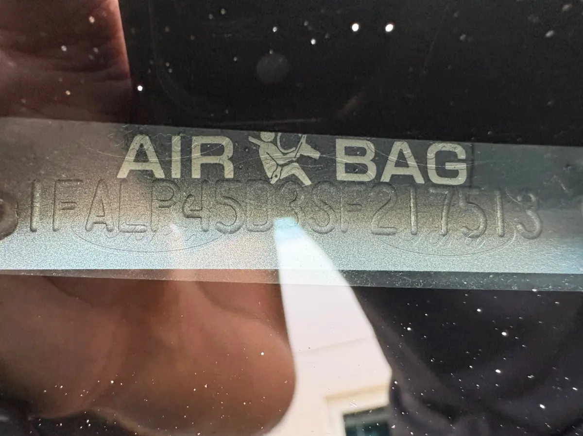 Vehicle photo 28