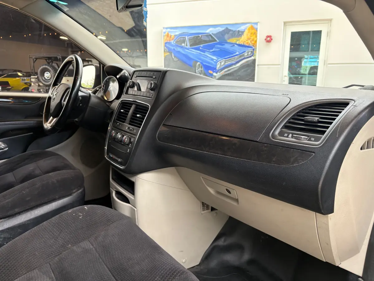 Vehicle photo 35