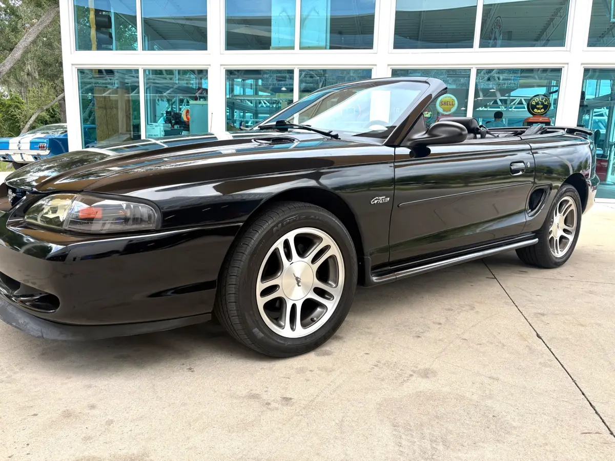 Vehicle photo 12