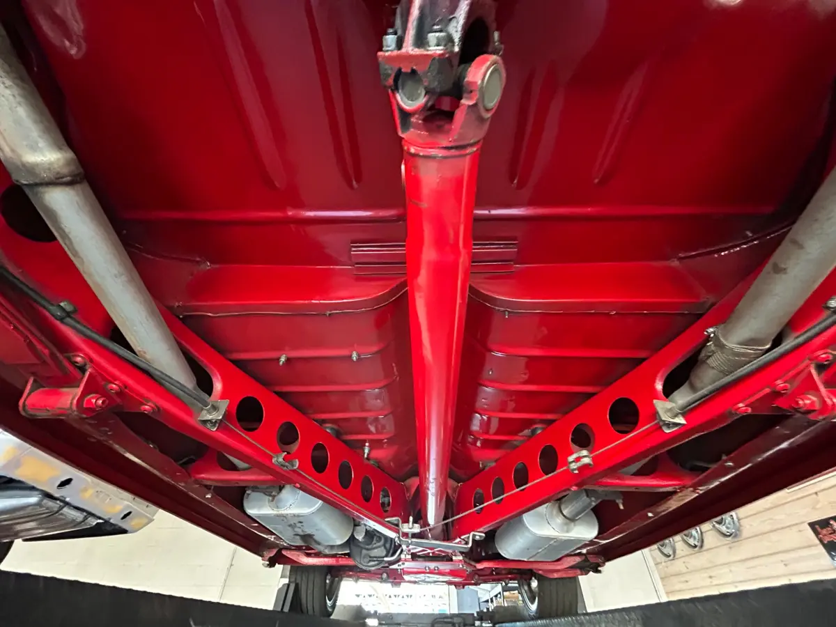 Vehicle photo 32
