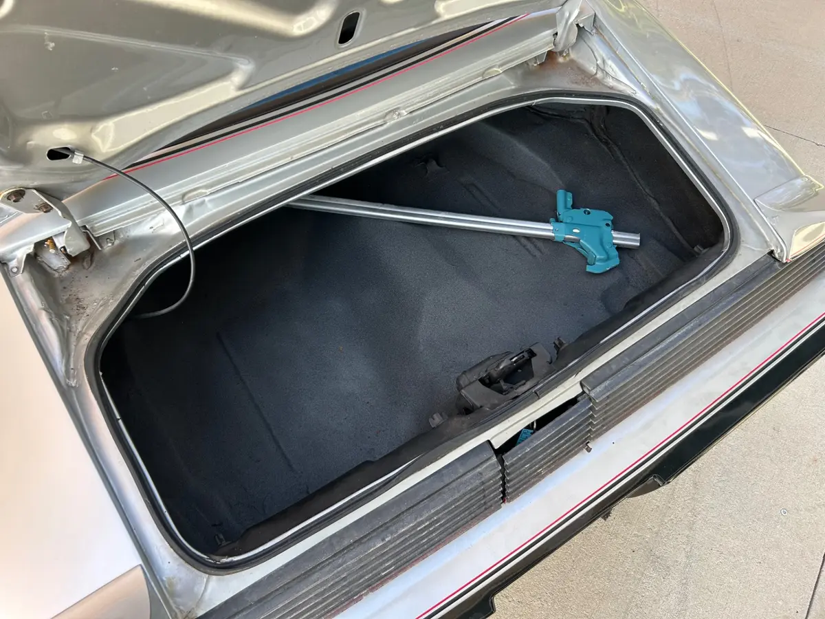 Vehicle photo 9