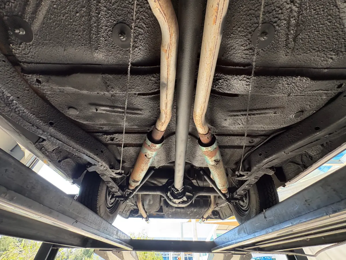 Vehicle photo 54