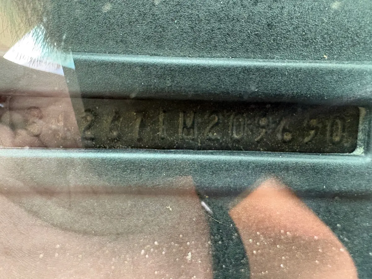 Vehicle photo 30