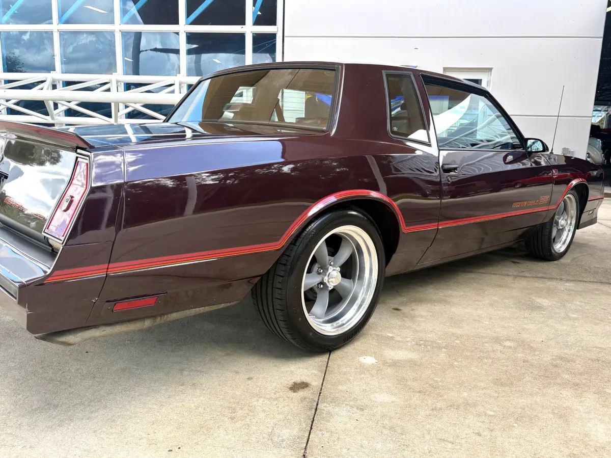 Vehicle photo 16